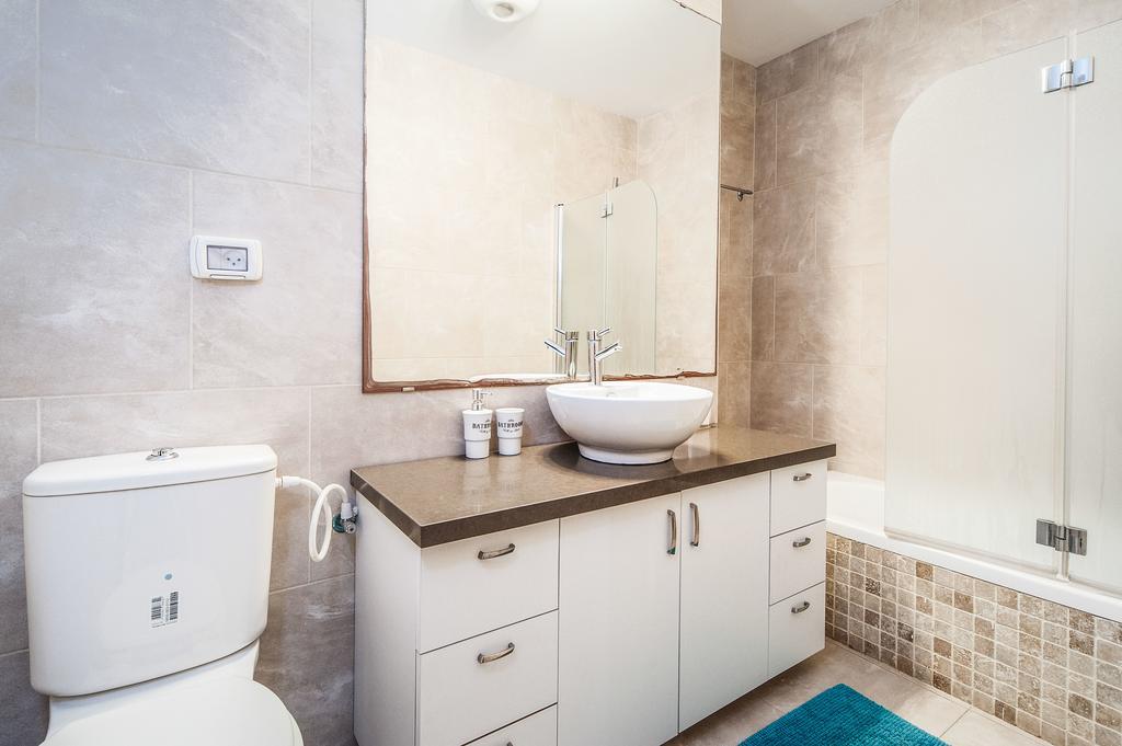 Lovely 1Bd W/ Private Balcony By Sea N' Rent Tel Aviv Eksteriør bilde