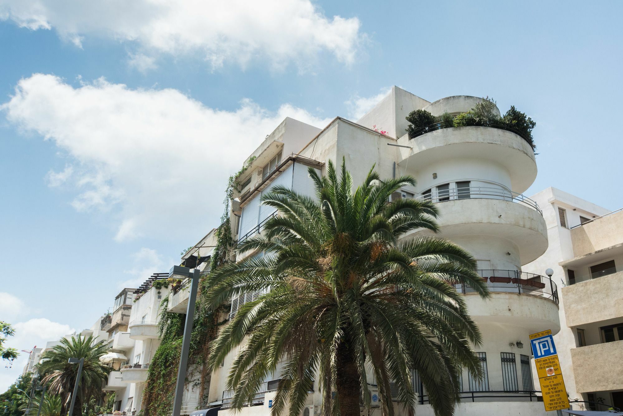Lovely 1Bd W/ Private Balcony By Sea N' Rent Tel Aviv Eksteriør bilde